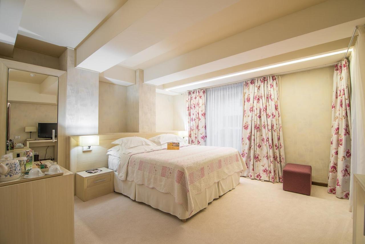Ioana Boutique Hotel Синая Екстериор снимка